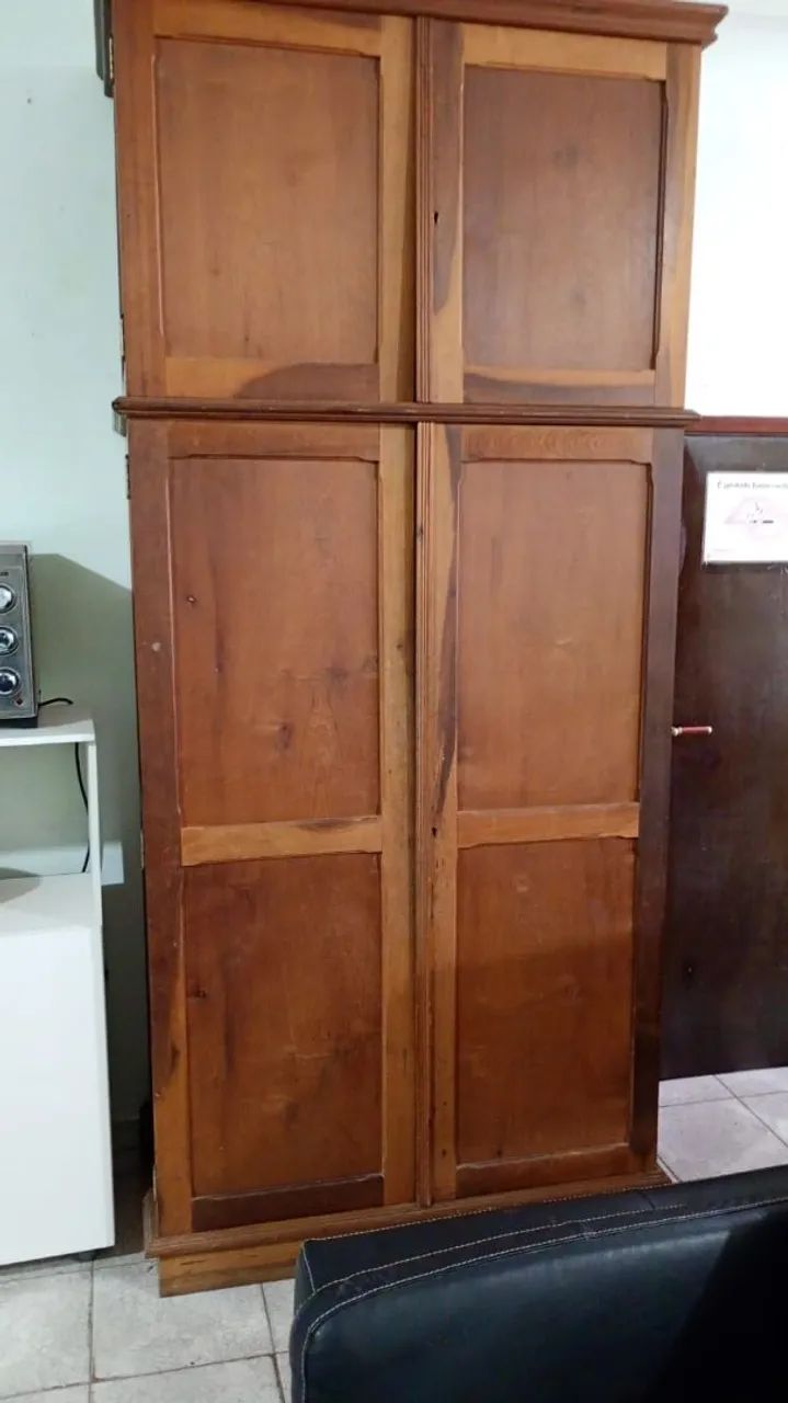 Guarda roupa madeira maciça perfeito estado 
