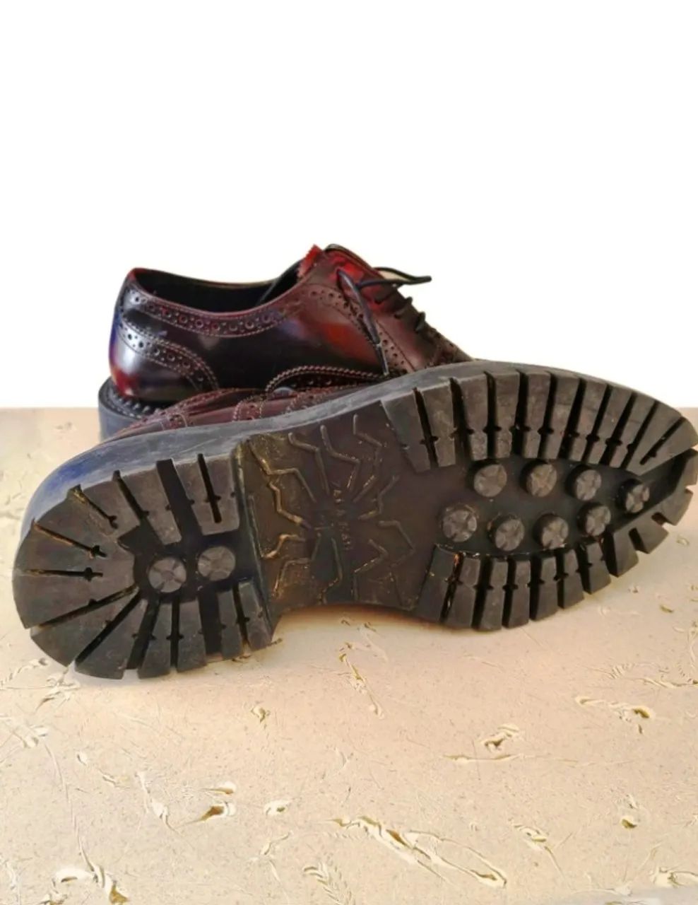 Sapato de couro com brogue bordô | ZARA - Foto 4