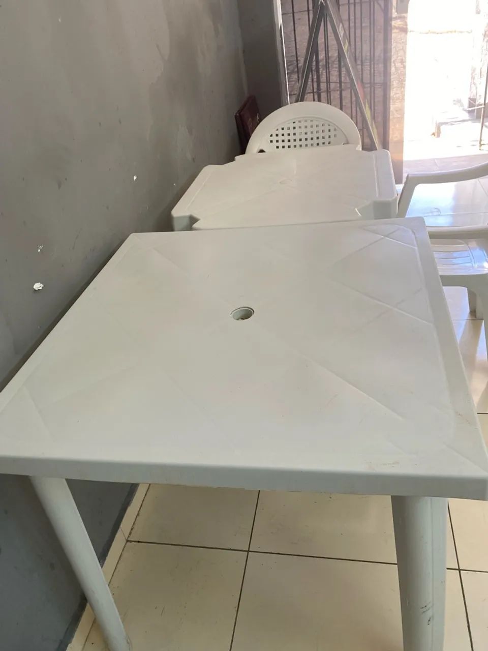 2 mesas de plástico  - Foto 3