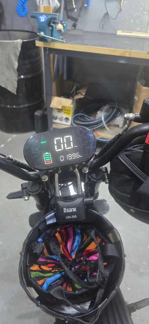 Scooter X12 Preta e Branca  - Foto 4
