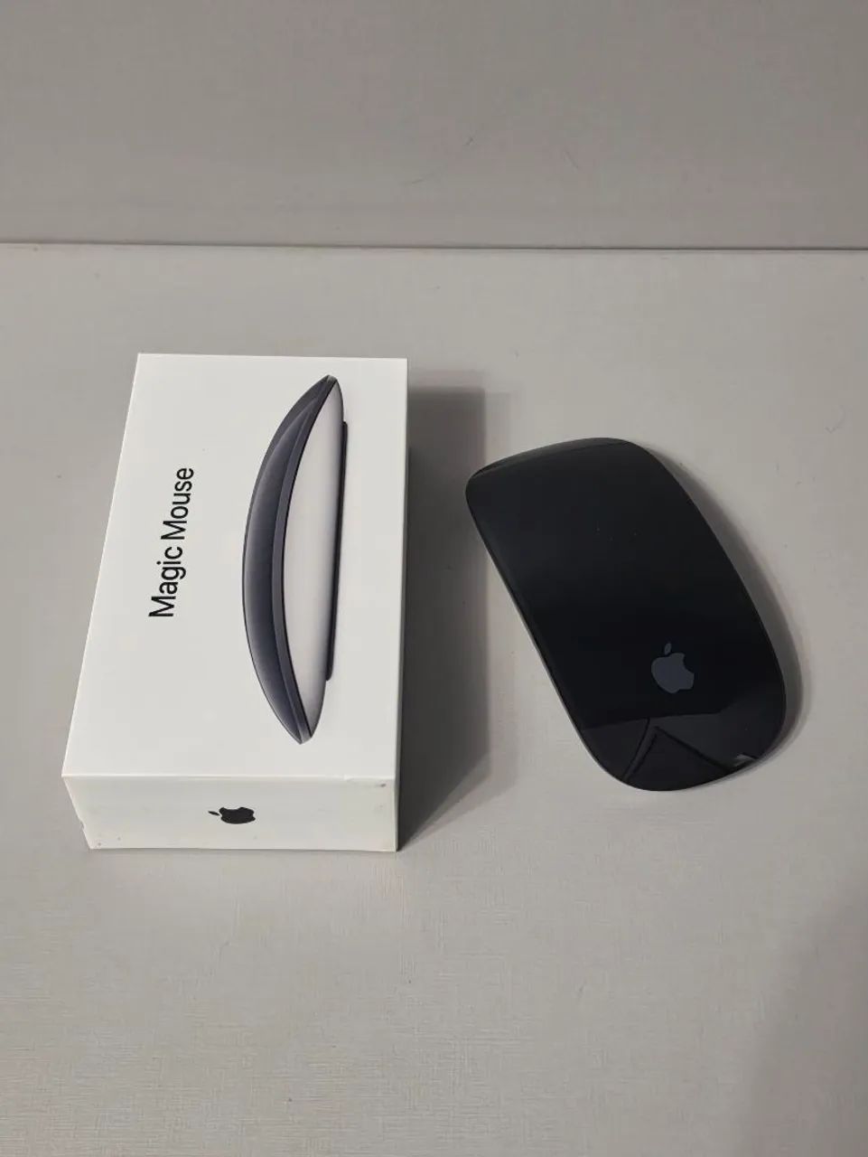 Magic Mouse Apple 2 Preto - Superfície Multi-Touch - Foto 4