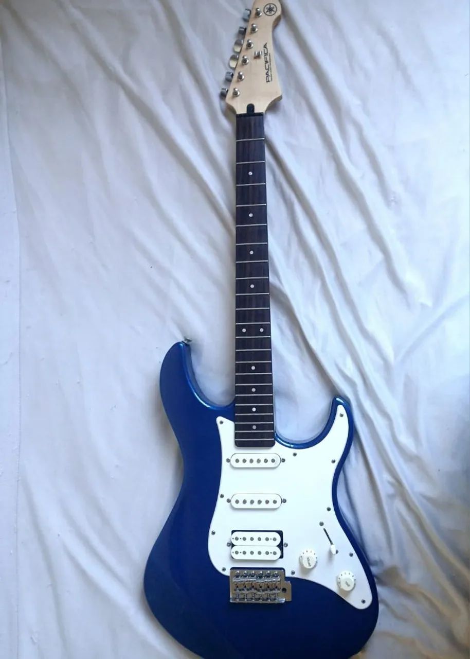 ? **YAMAHA PACIFICA PAC012 + HARDCASE VOGGA  - Foto 3