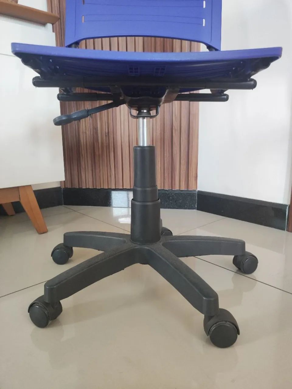 Cadeira de Escritório Plus Giratória Azul  - Foto 2