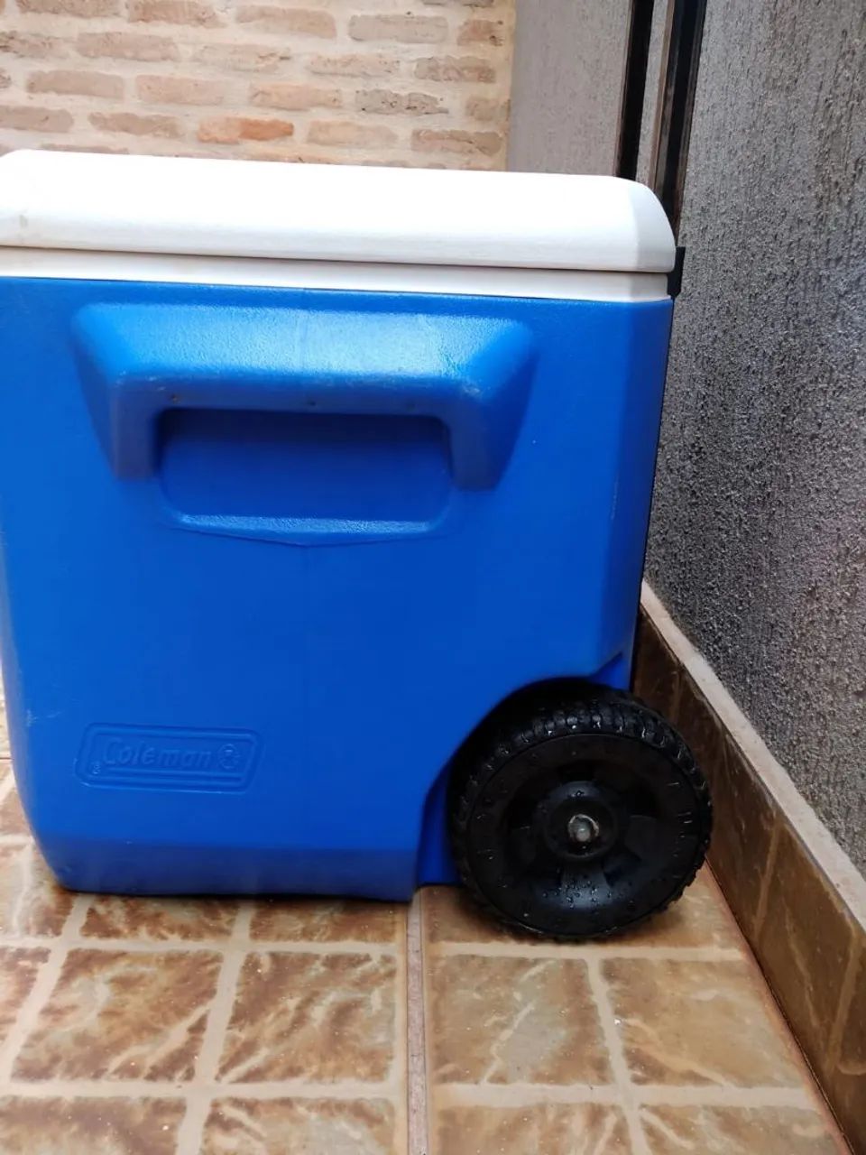 Caixa térmica - 56l com rodinha  - Foto 2