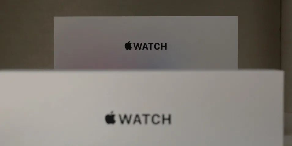 Apple Watch SE 3 - Modelo 2025 - NOVO NA CAIXA - 44mm - GPS - Meia-Noite - Foto 3