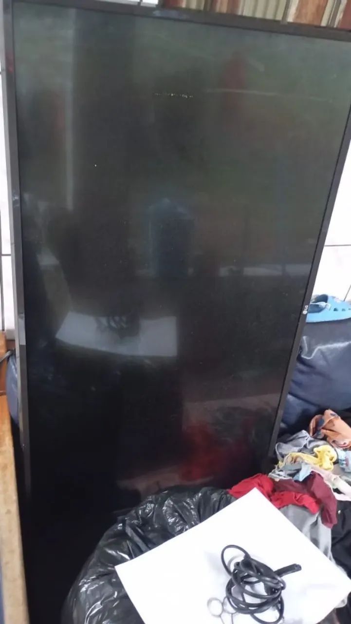 Tv smart LG 43 polegadas (COM TELA QUEBRADA)