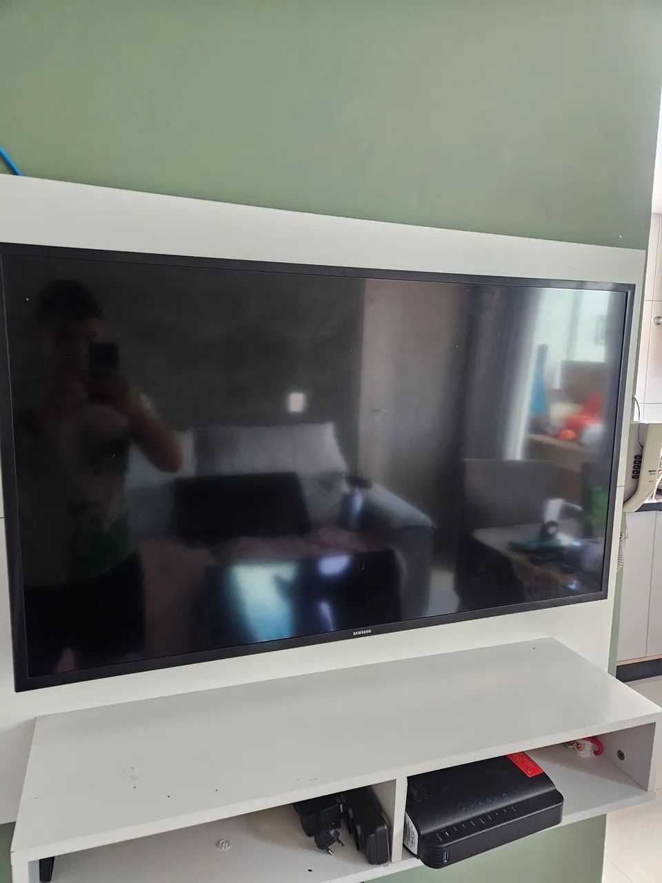 Vendo TV Smart 43 Polegadas - Tela fica escura. - Foto 2