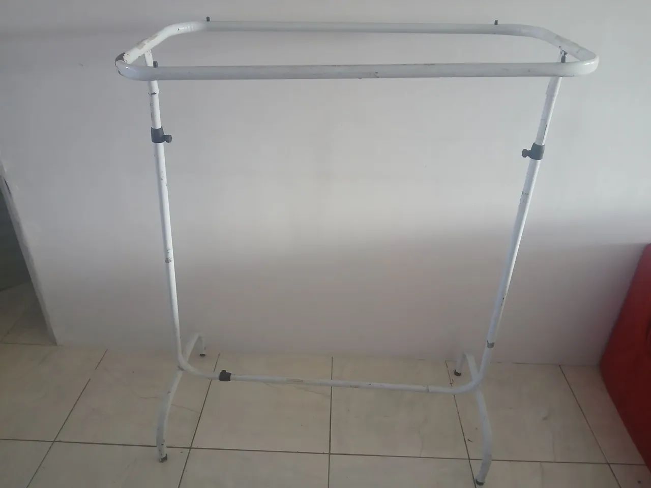 Vende-se arara de chão 