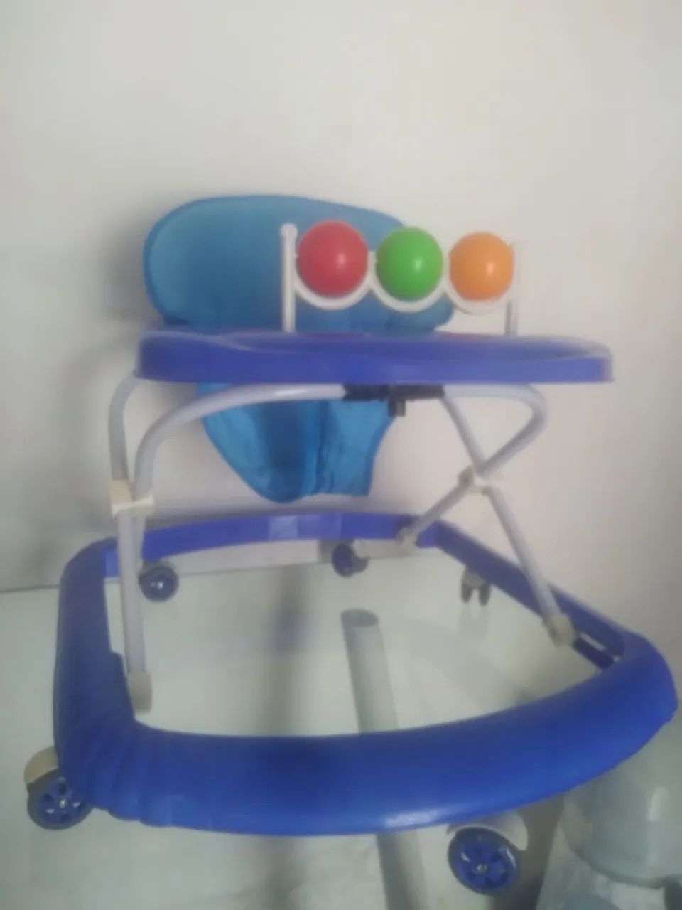 Andador azul  acolchoado  que canta melodia 