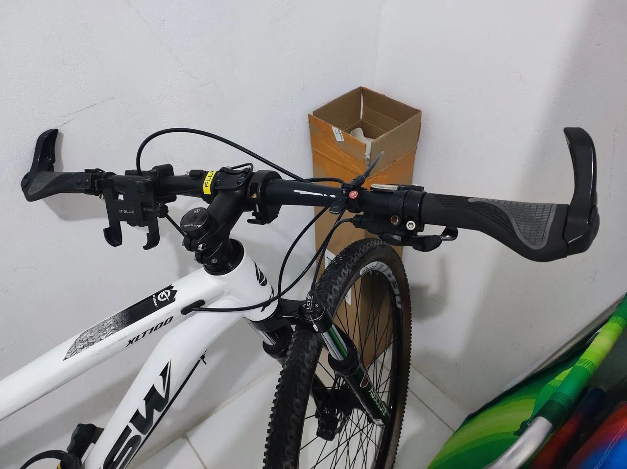 Vendo bike aro 29, quadro 19" - Foto 5