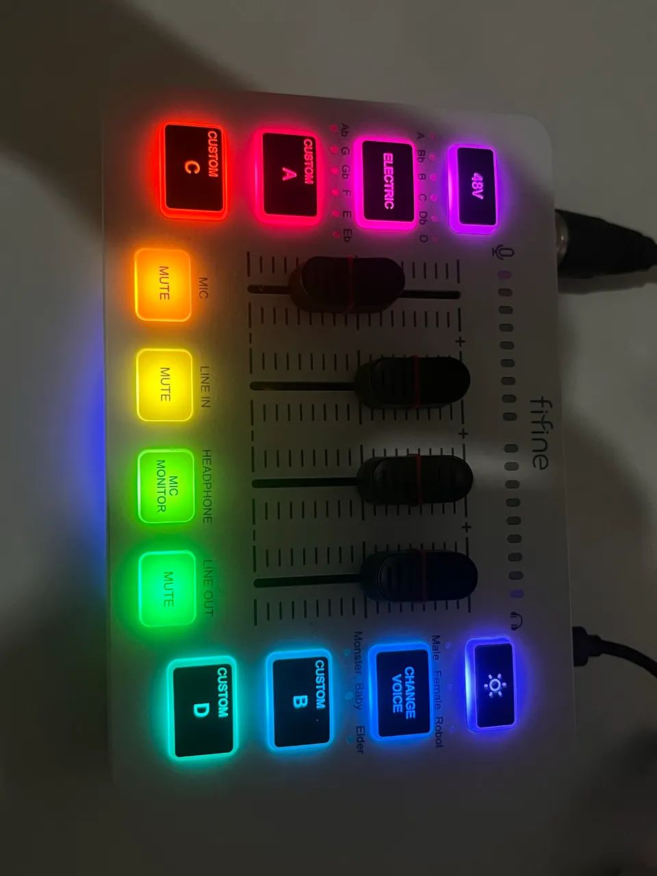 Microfone Fifine AM8 + Mixer SC3 - Foto 4
