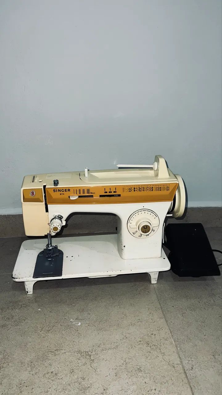 Maquina de costura singer 974