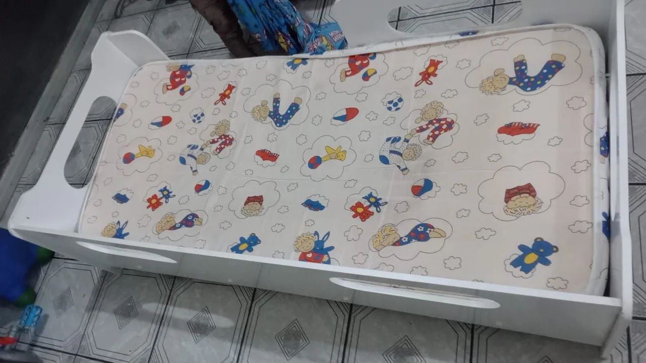 Vendo cama infantil, com colchão. - Foto 2