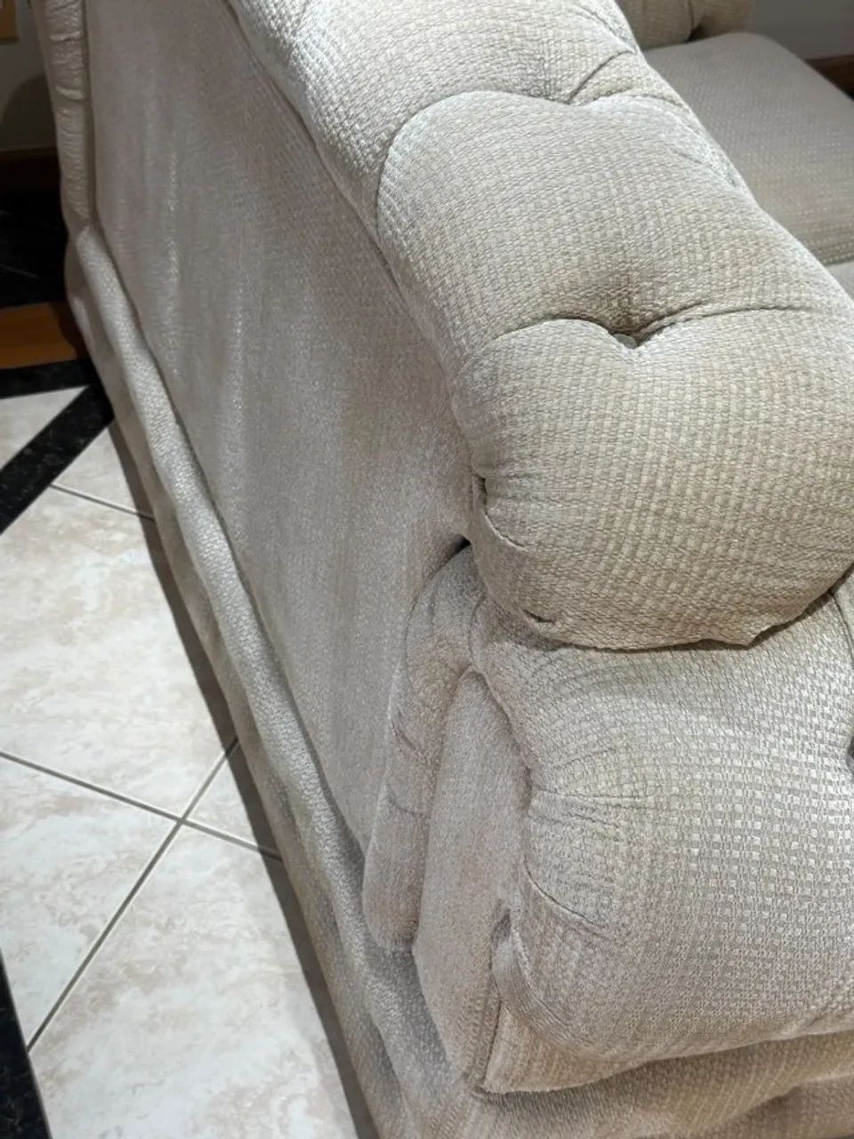 sofa dois lugares classico capitonê  - Foto 3