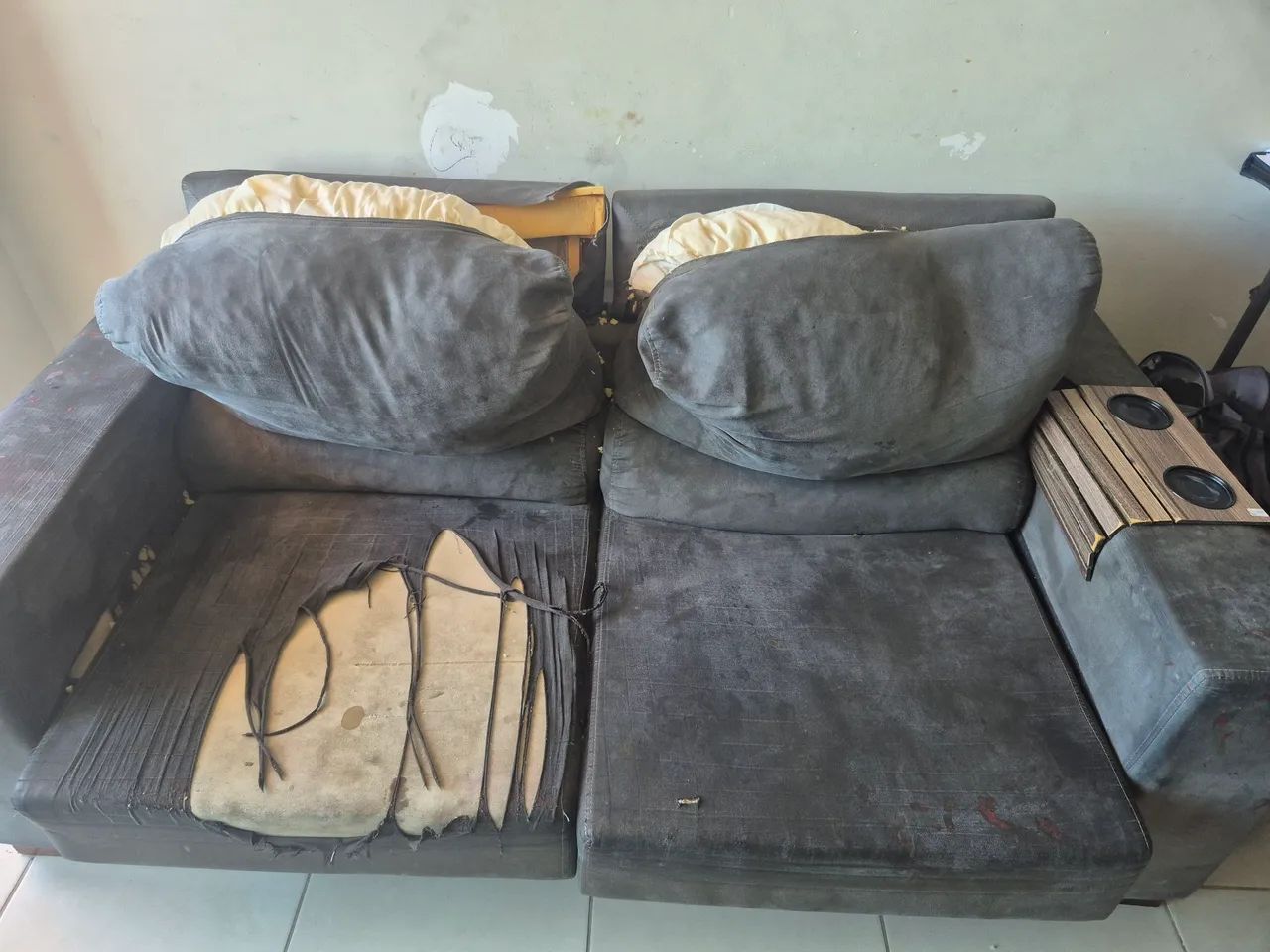Sofá para Doação- Bom para Reformar  - Foto 2
