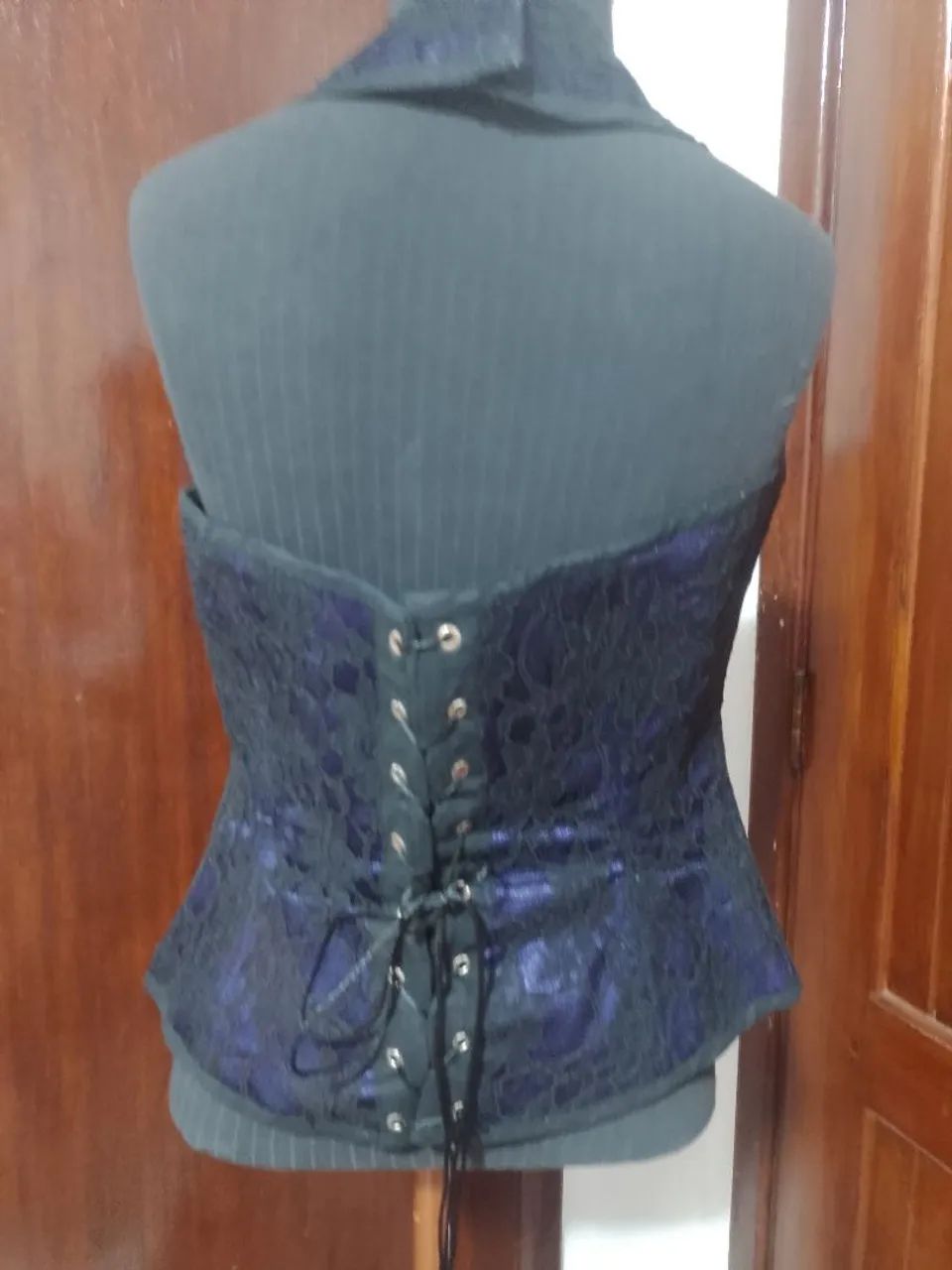 Corset roxo forrado com renda preta tamanho G - Foto 3