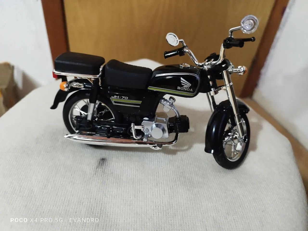 Motocicleta escala 1:12 - Foto 3