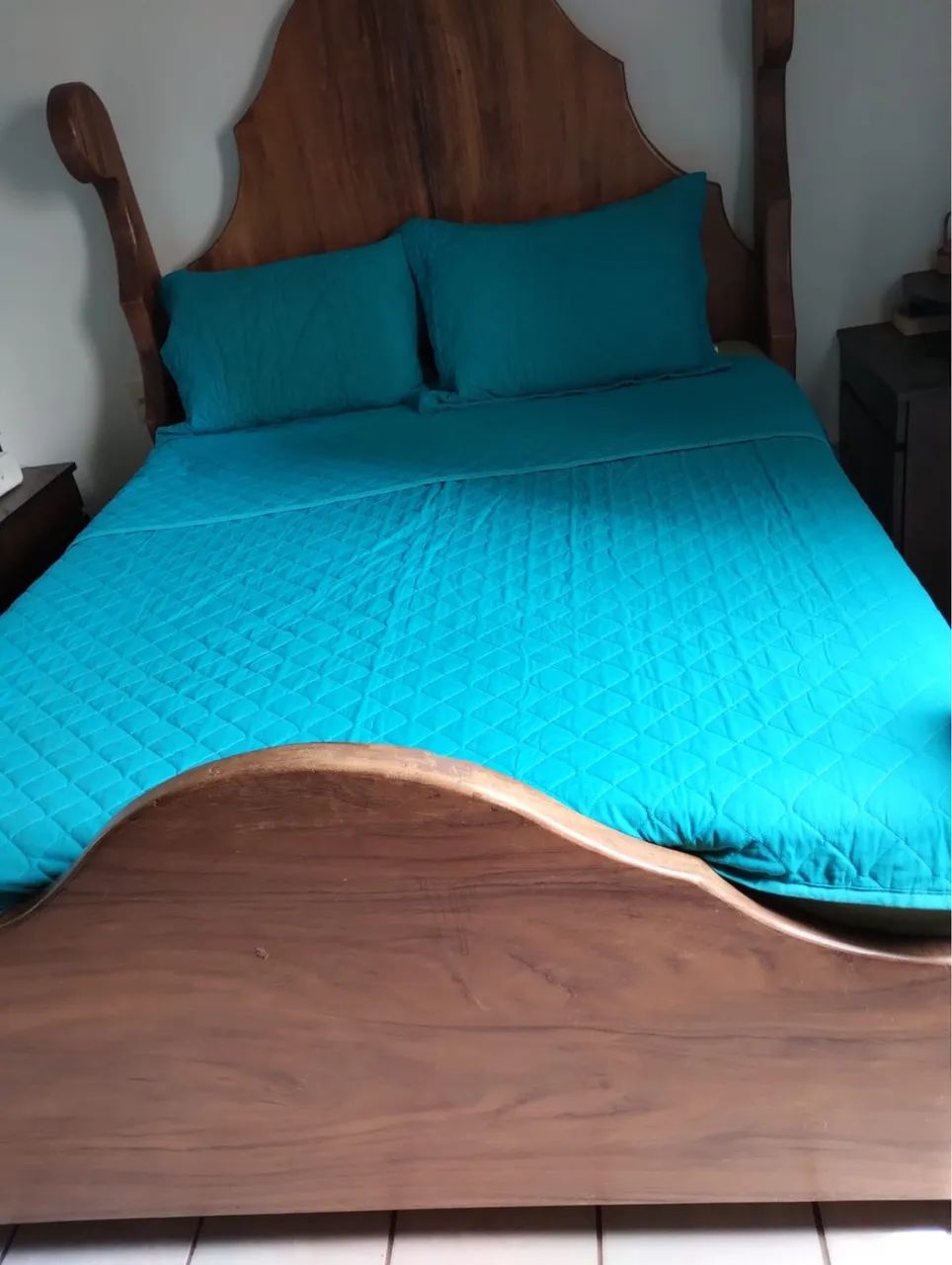 VENDO CAMA DE CASAL EM MADEIRA MACIÇA  - Foto 2
