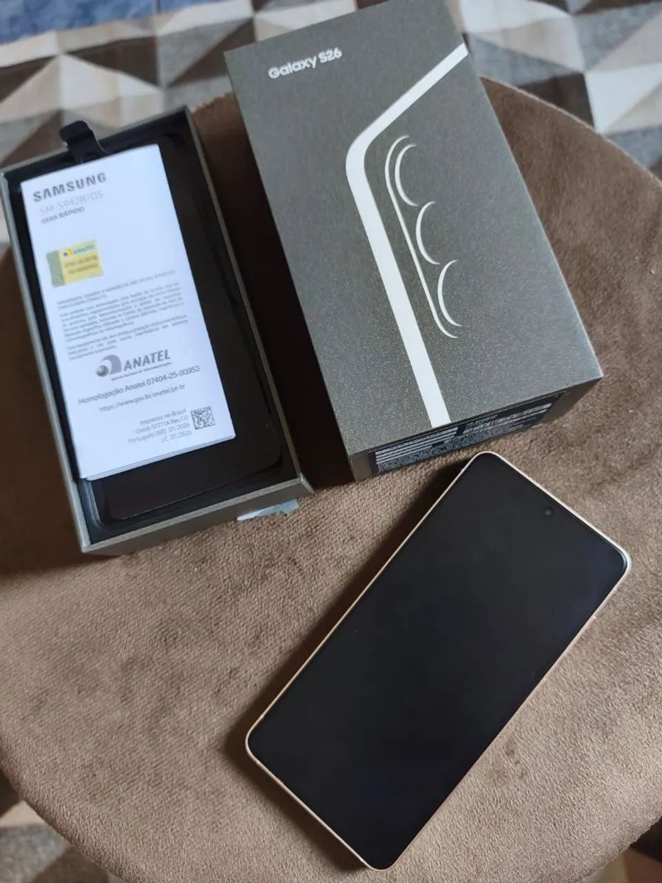 Vendo Celular S26 Samsung Dourado, na caixa  - Foto 2
