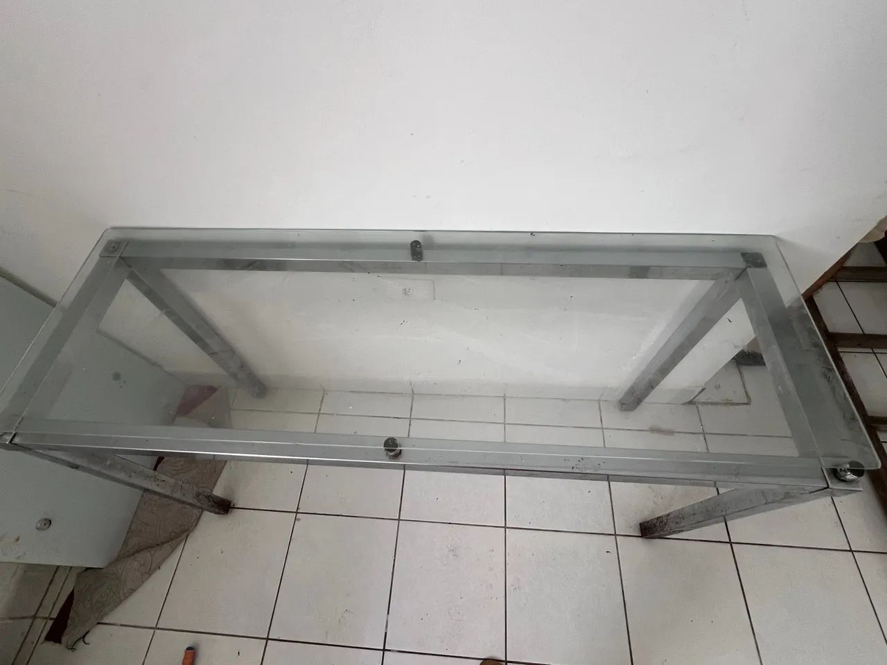 Mesa com tampo de vidro