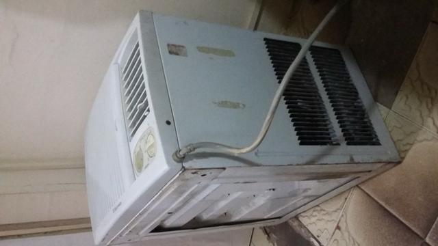 Ar condicionado de janela 7500 btus Electrolux cor branca usado - Foto 2
