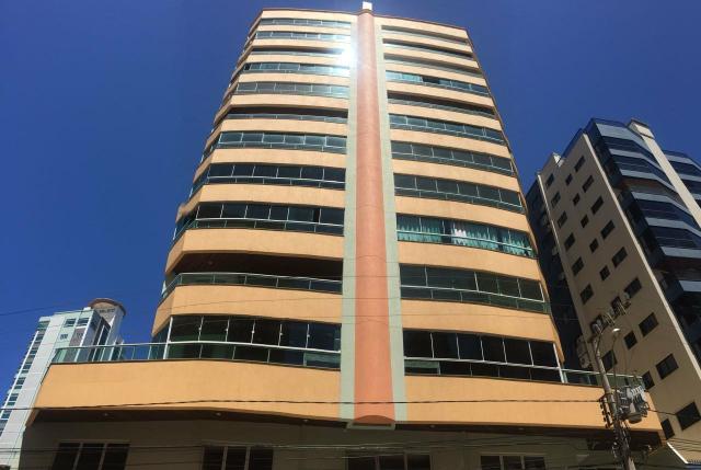 Apartamento a apenas 100 metros do mar em Meia Praia. 3 quartos e 3 vagas de garagem - Foto 11