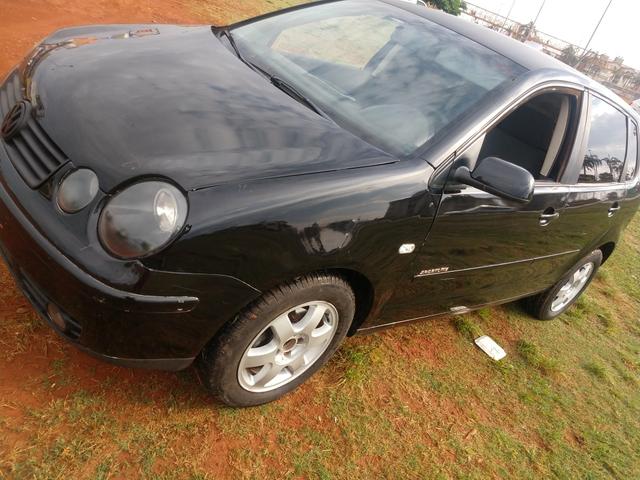 Vendo polo Sportline 1.6 ar digital com som filé