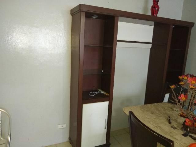 Estante em madeira boa. Seminova. URGENTE R$ 600