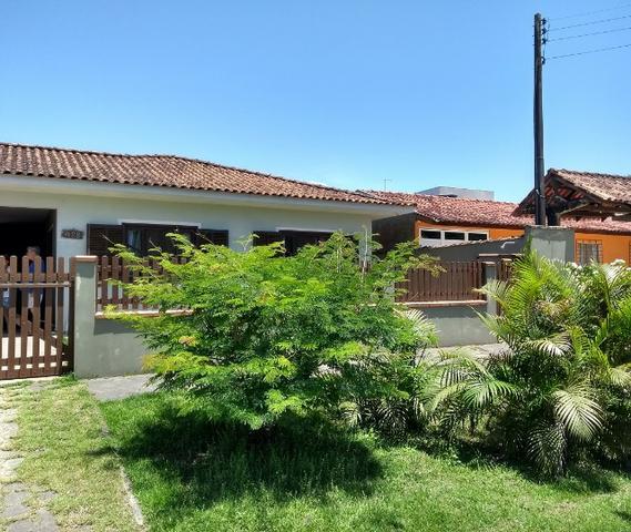 Casa com piscina a aprox. 400 m do mar em Itapoá - Foto 8