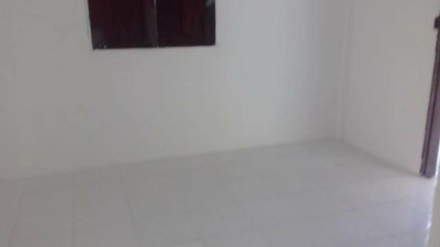 Alugo casa bem localizada
