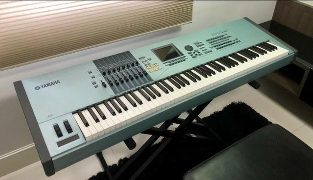 Yamaha Motif XS8 com case ótimo estado