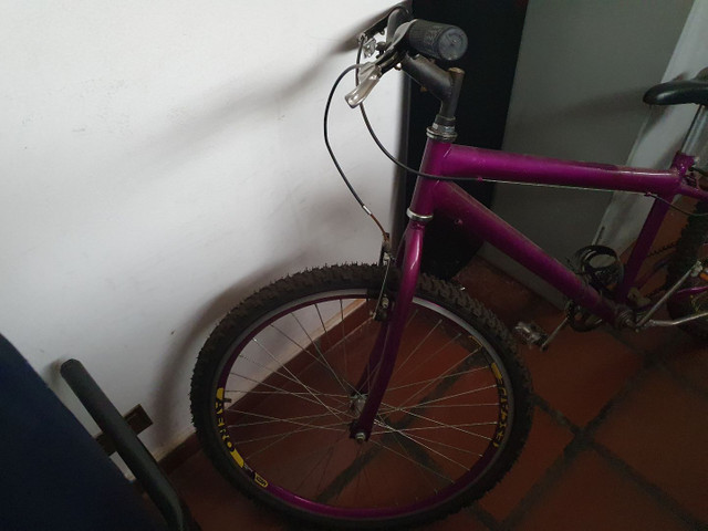 Bicicleta Roxa Aro 26 - Ótimo estado - Foto 3