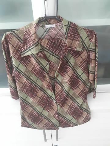 Conjunto de blusa e saia