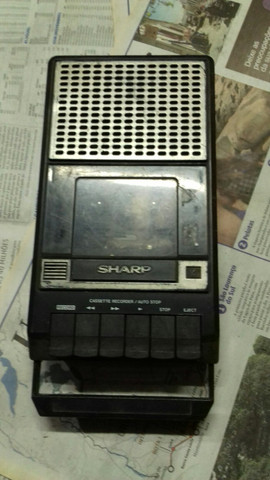 Gravador antigo Sharp.