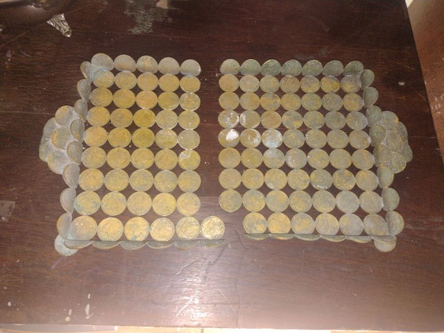 antiga bandeja feita a moedas de um cruzeiro de 1945 - Foto 2