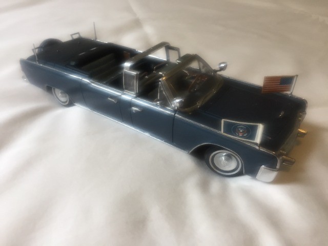 Miniatura Limousina Kennedy 1:24