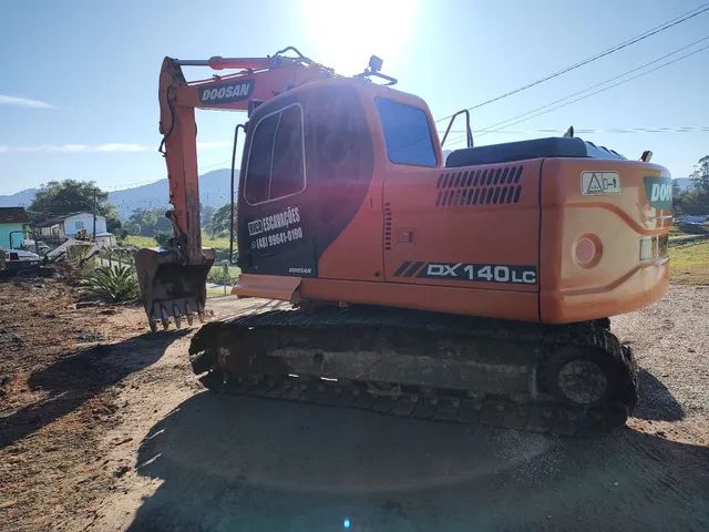 Escavadeira Doosan DX 140 ano 2013