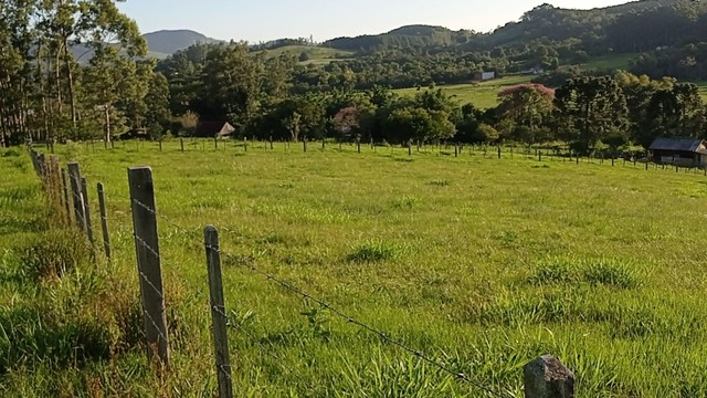 Chácara com 2 Hectares com arroio 