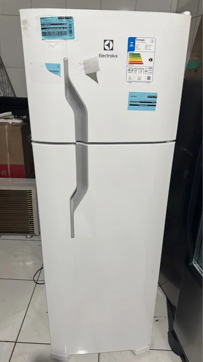 Geladeira duplex Electrolux nova de outlet 260 litros 127v