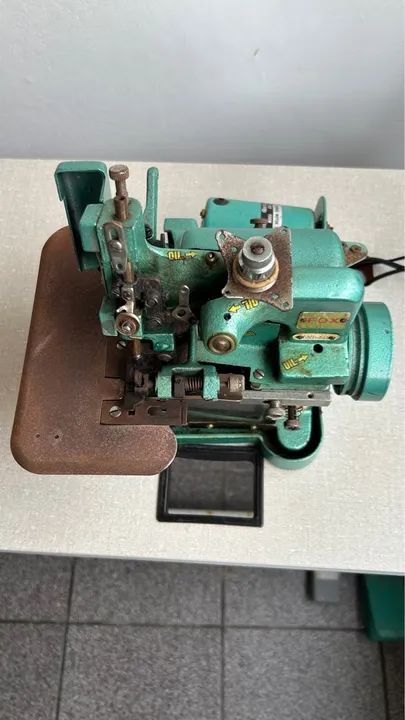 Máquinas de Costura Doméstica e Overloque - Usadas - Foto 6
