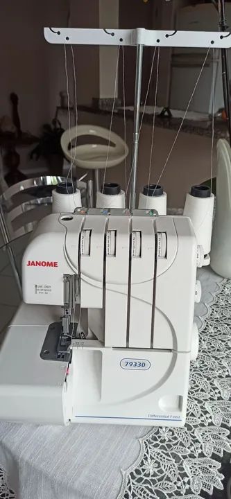 Máquina Overlok JANOME 7033D