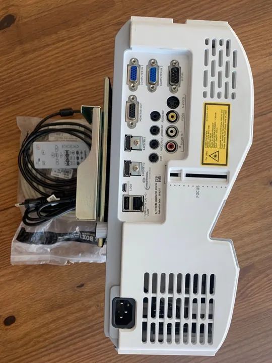 Projetor Casio Xj-ut312wn Ultra Curta Distancia 3100l Bivolt - Foto 2