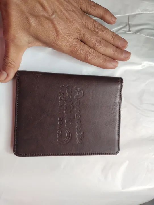 Carteira porta passaporte em couro legítimo  - Foto 4