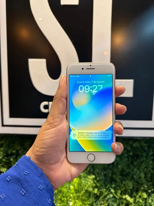 iPhone 8 64Gb Gold bateria 100% semi novo peça única  - Foto 2