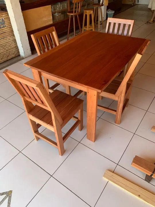 Conjunto de Mesa e Cadeiras de Madeira - Novo - Foto 2