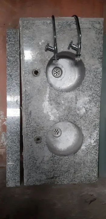 Pia de granito com 2 cubas e torneiras - Foto 2