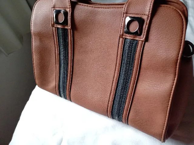 Bolsa feminina de mão cor castor, com alsa complementar em bom estado - Foto 4