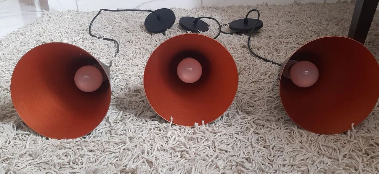 3 Pendentes Conicos Pretos com Interior Laranja - Foto 5