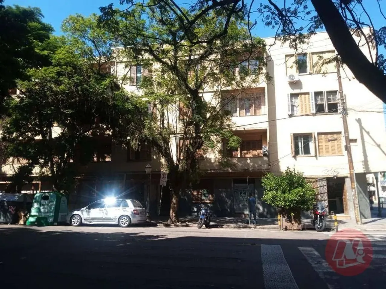 Na Cidade Baixa, 57 m² privativos com 2 dormitórios.