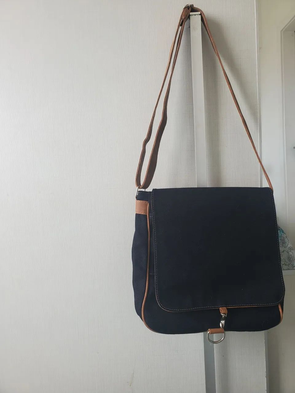 Bolsa universitária transversal lona preta estilo carteiro - Foto 6